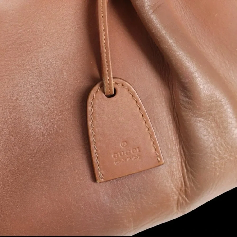 AUTHENTIC GUCCI VINTAGE CARMEL/TAN TOTE BAG W/POUCH-ADDED CHAINS-MADE IN ITALY - Picture 5 of 14